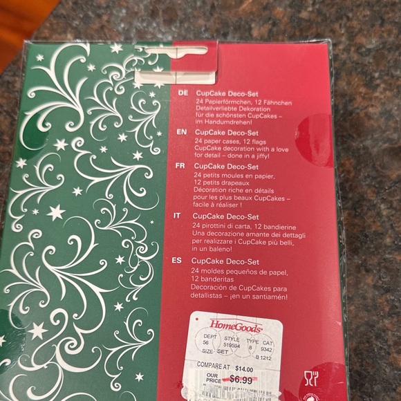 Cupcake Deco-Set - Festive Red and Green-Paper Straws- Paper Baking Cups - Picture 7 of 7